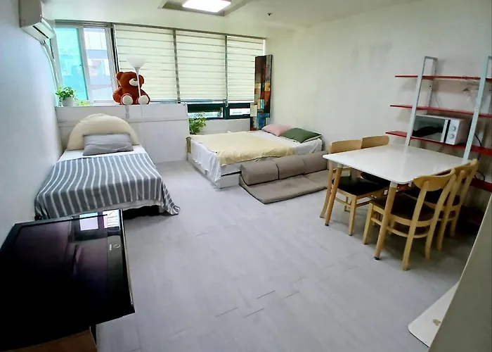 5 House With A Great View And Elevator Access Right In Front Of Hongik Univ Station Appartement